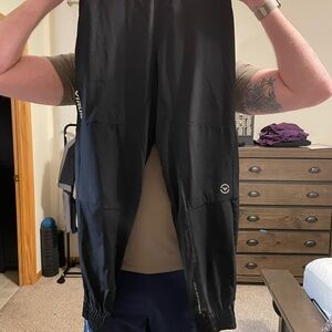 Men's Virus Triwire Workout Pants (FOUR PANTS) size medium